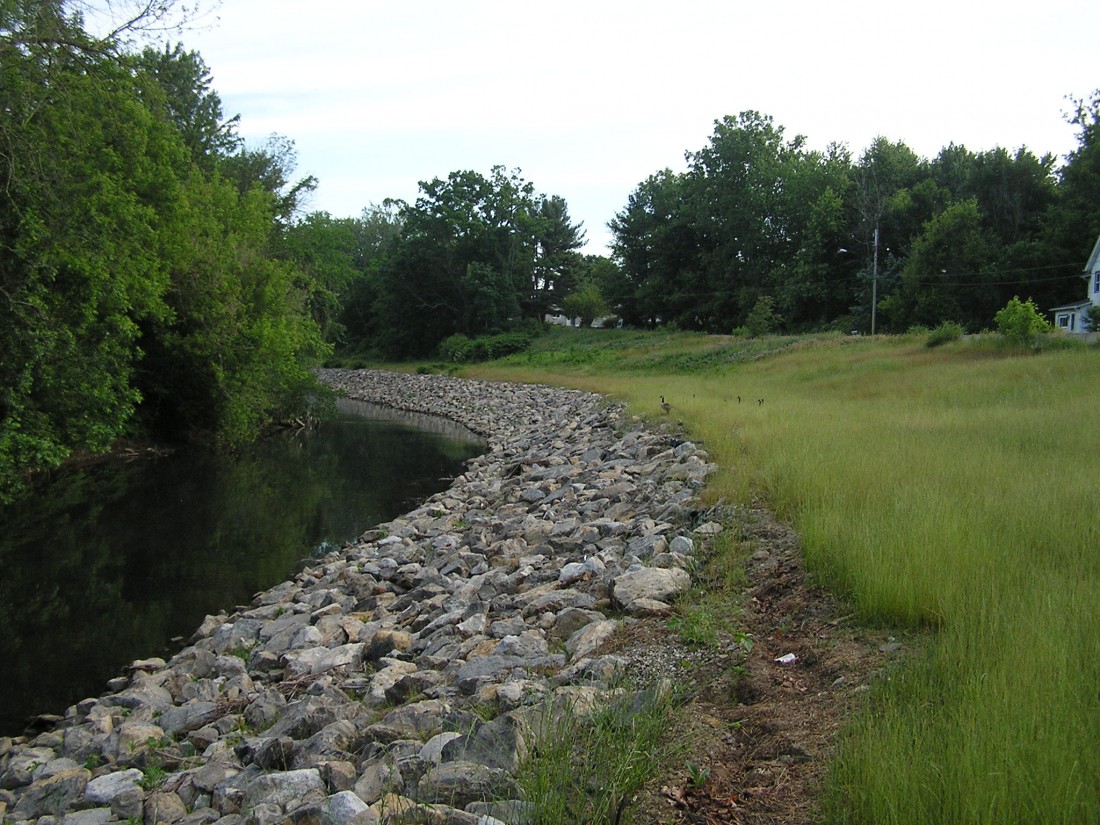 Allenford Drive S.E. Stream Bank Restoration and Sewer Repair - Projects - Hammontree and Associates - P1010003